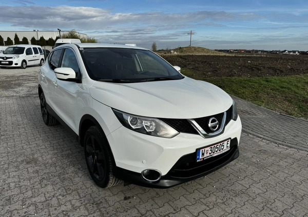 Nissan Qashqai cena 45999 przebieg: 196000, rok produkcji 2015 z Tychowo małe 301